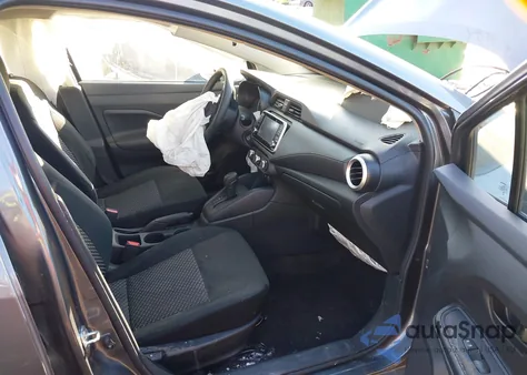 2024 Nissan Versa 1.6 S z USA, uszkodzony, nr VIN 3N1CN8DV9RL907853